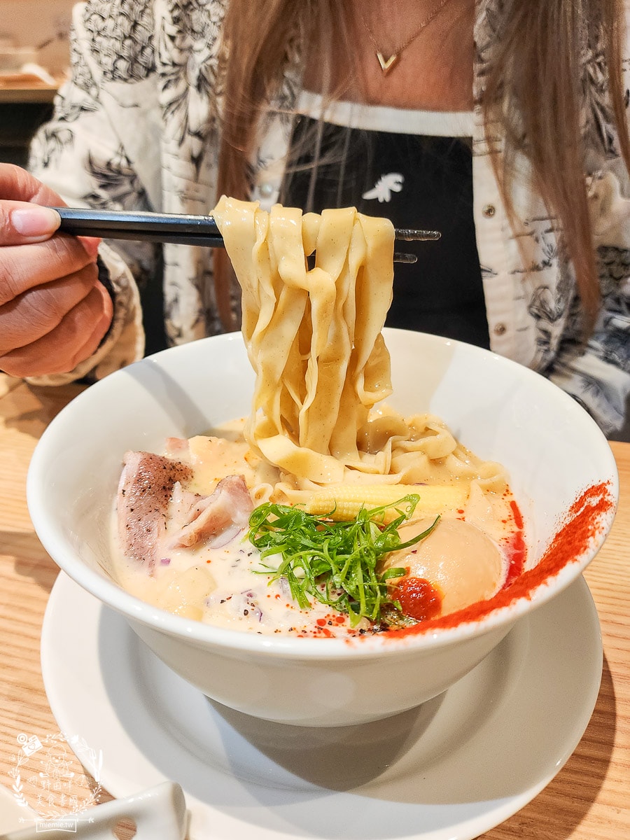 台灣首間神宮寺二層泡雞白湯就在高雄漢神巨蛋!高雄就能吃到名古屋人氣二層泡雞白湯拉麵！