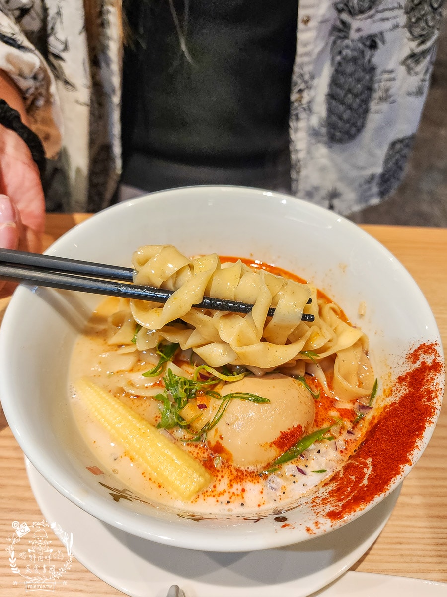 台灣首間神宮寺二層泡雞白湯就在高雄漢神巨蛋!高雄就能吃到名古屋人氣二層泡雞白湯拉麵！