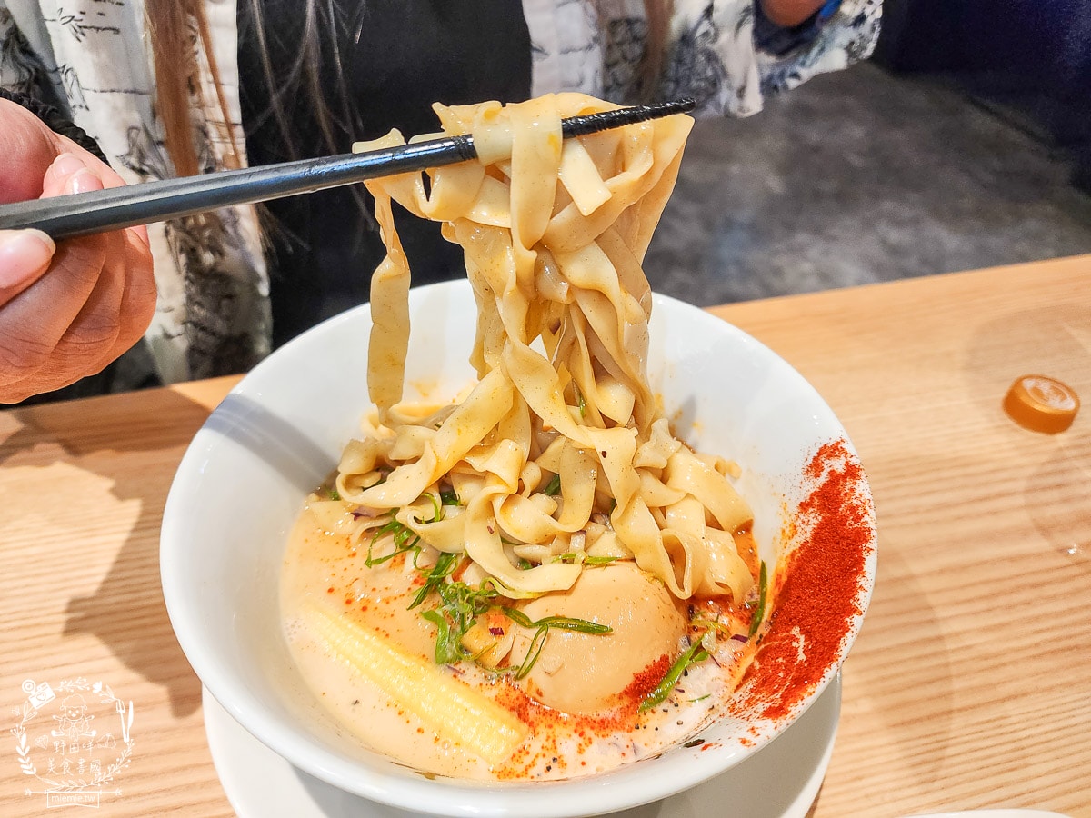 台灣首間神宮寺二層泡雞白湯就在高雄漢神巨蛋!高雄就能吃到名古屋人氣二層泡雞白湯拉麵！