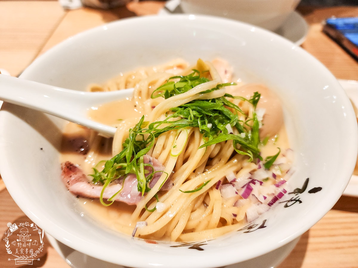 台灣首間神宮寺二層泡雞白湯就在高雄漢神巨蛋!高雄就能吃到名古屋人氣二層泡雞白湯拉麵！