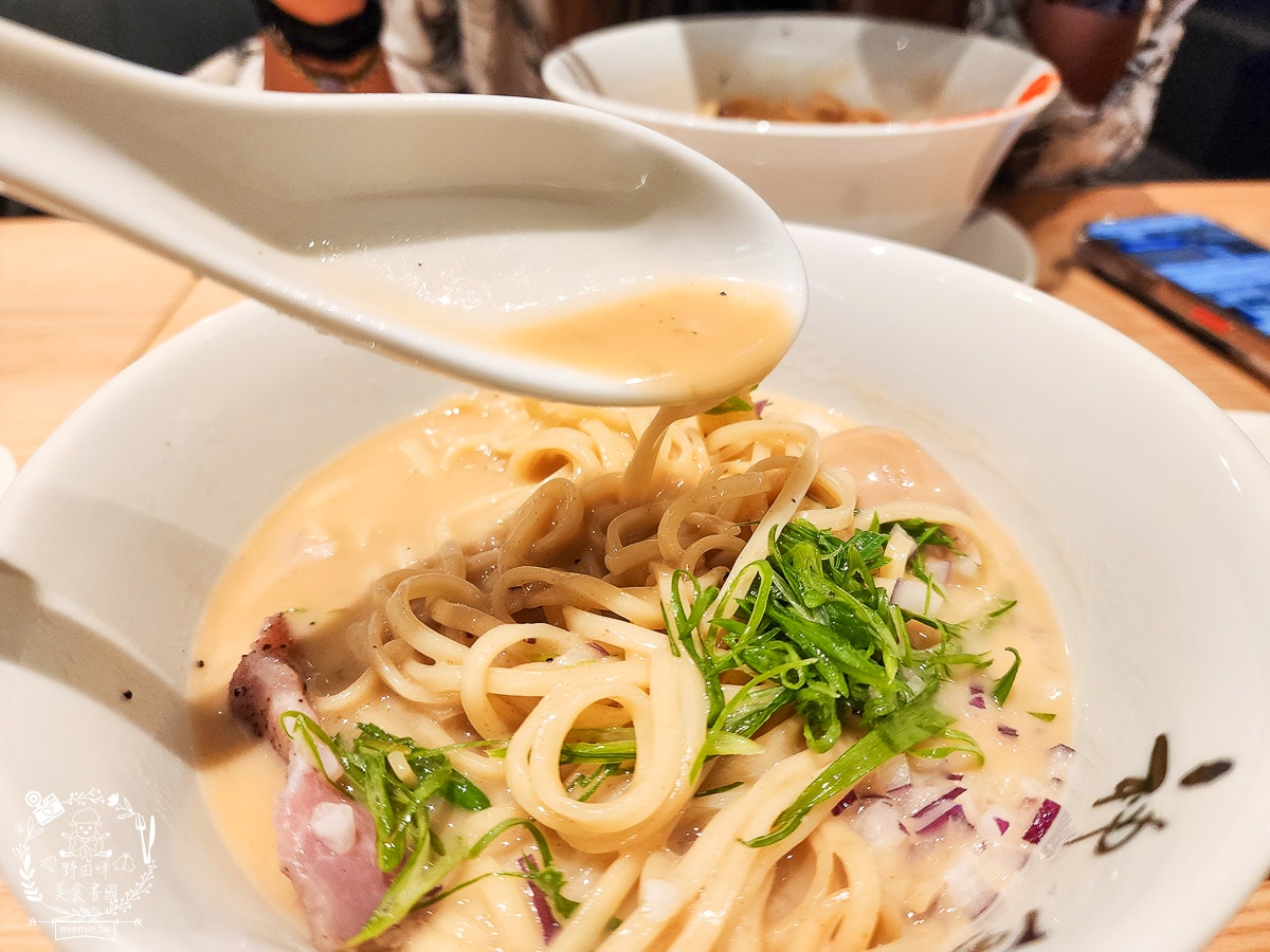 台灣首間神宮寺二層泡雞白湯就在高雄漢神巨蛋!高雄就能吃到名古屋人氣二層泡雞白湯拉麵！