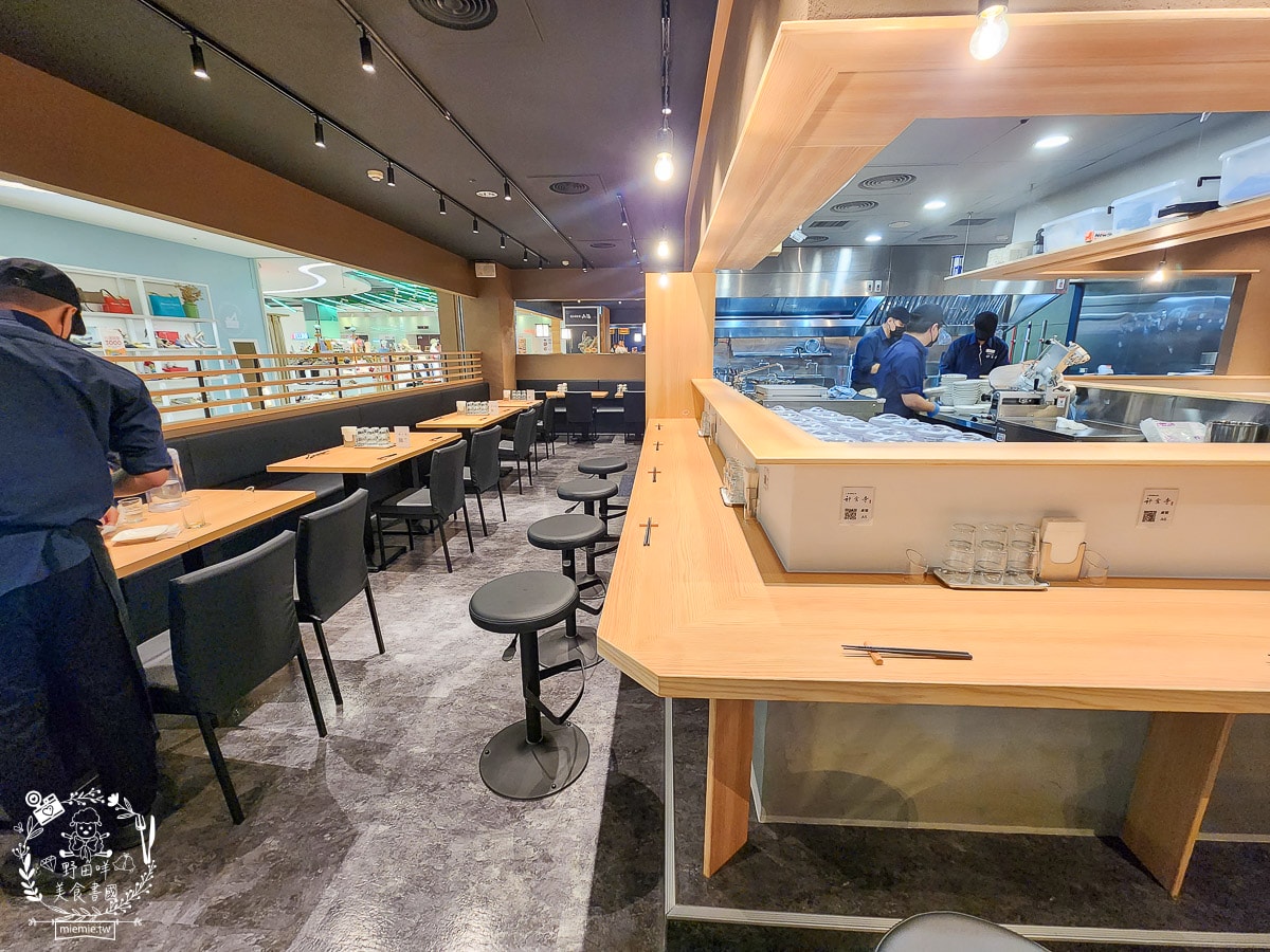 台灣首間神宮寺二層泡雞白湯就在高雄漢神巨蛋!高雄就能吃到名古屋人氣二層泡雞白湯拉麵！