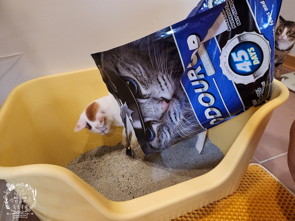 臭味警探貓砂|抑味抗菌長達30-45天，還有99.9%極低粉塵｜100%美國膨潤土+活性碳