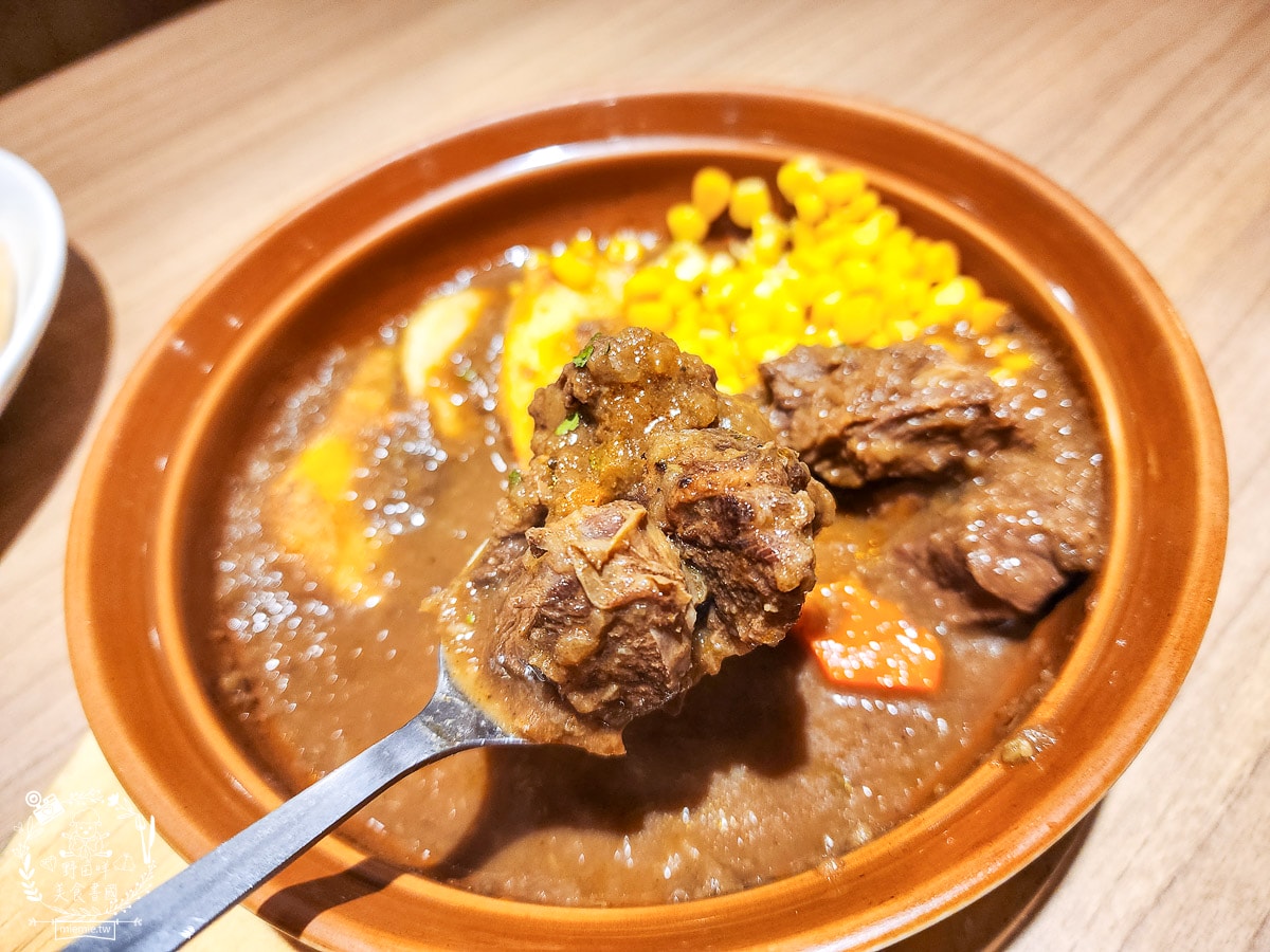 薩利亞台北館前店|每次到北部玩的台北必吃平價美食!佛卡夏+披薩+紅酒燉牛肉+青醬義大利麵每訪必點！