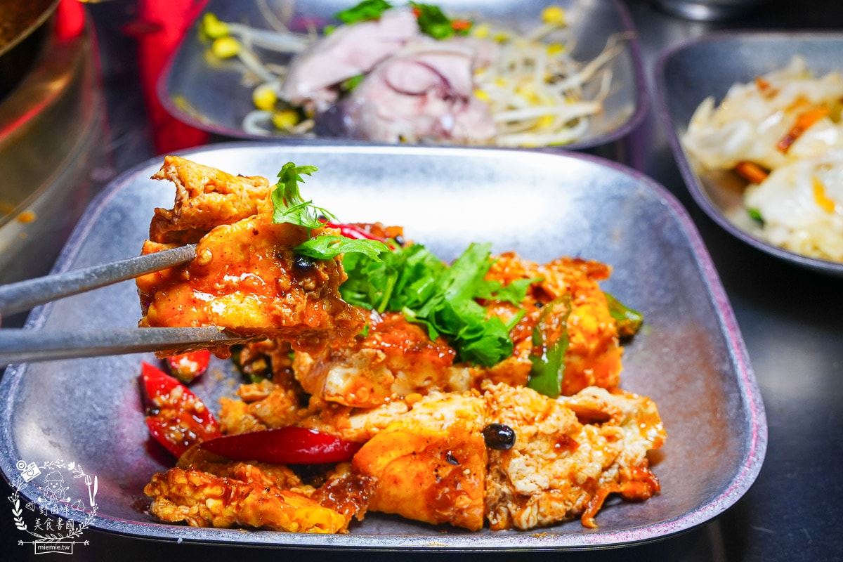 開麻開辣吃到飽｜高雄首創結合乾鍋+快炒+開到凌晨的麻辣鍋吃到飽餐廳｜試營運期間全時段88折