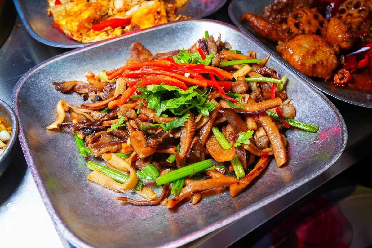 開麻開辣吃到飽｜高雄首創結合乾鍋+快炒+開到凌晨的麻辣鍋吃到飽餐廳｜試營運期間全時段88折