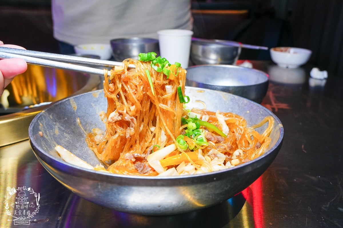 開麻開辣吃到飽｜高雄首創結合乾鍋+快炒+開到凌晨的麻辣鍋吃到飽餐廳｜試營運期間全時段88折