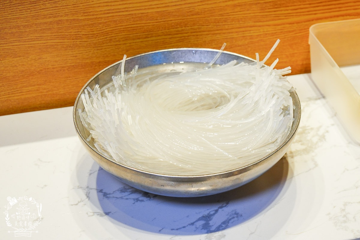 開麻開辣吃到飽｜高雄首創結合乾鍋+快炒+開到凌晨的麻辣鍋吃到飽餐廳｜試營運期間全時段88折