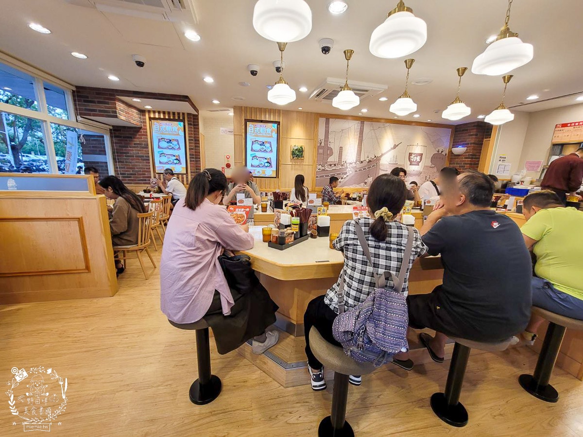 南部第一間すき家 SUKIYA丼飯咖哩在高雄!全台第一間白色系すき家！日本三大連鎖丼飯來高雄囉!