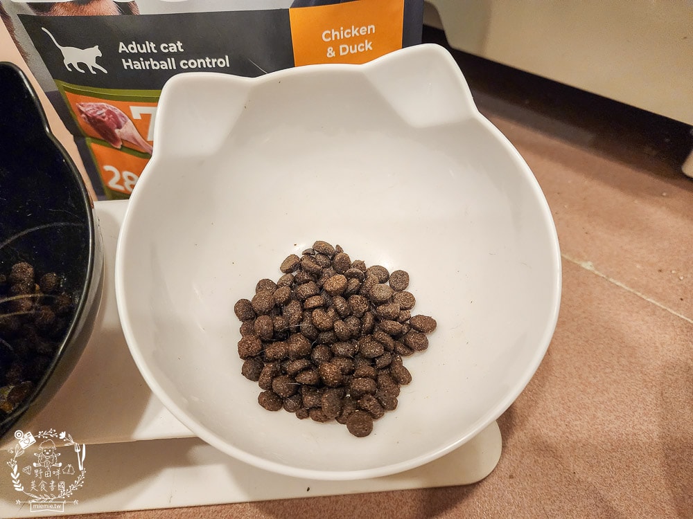 貓咪無穀貓糧推薦[Elato杜莎天然無穀貓糧]含肉量高達73%，碳水只有20.4%營養足夠的無穀乾糧推薦！