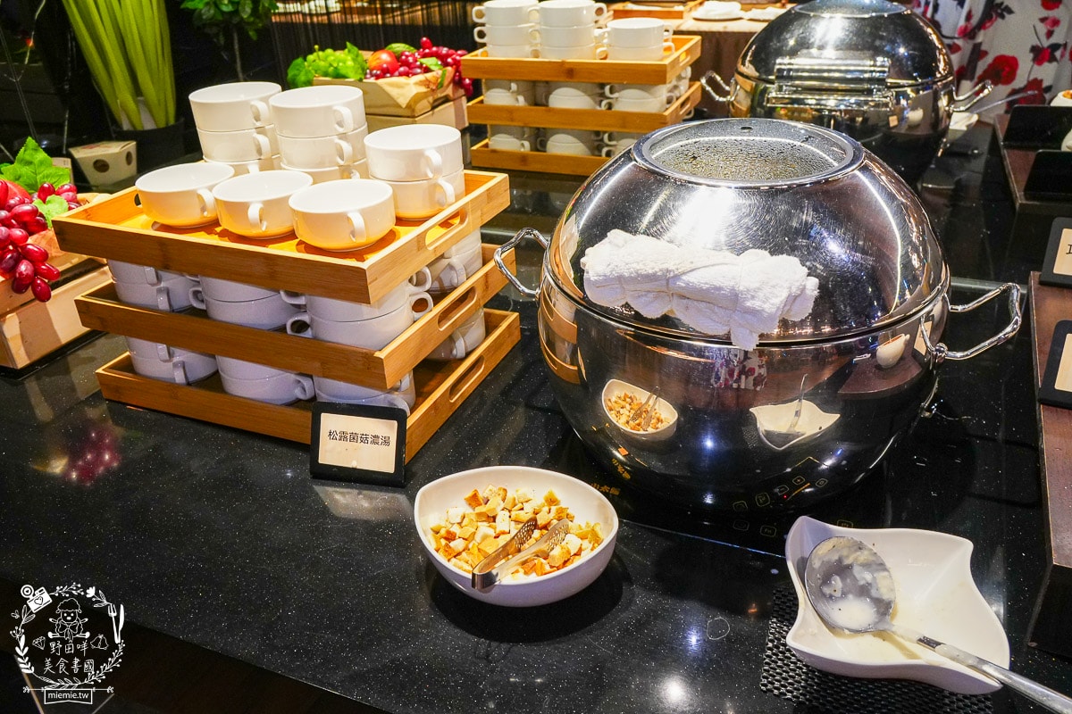 桃園住宿推薦| i hotel 電競時租旅館中壢旗艦館|24小時免費點心飲料吧+斯林百蘭名床+雙道隔音門打遊戲超過癮！