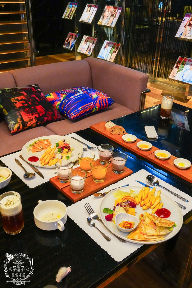 桃園住宿推薦| i hotel 電競時租旅館中壢旗艦館|24小時免費點心飲料吧+斯林百蘭名床+雙道隔音門打遊戲超過癮！