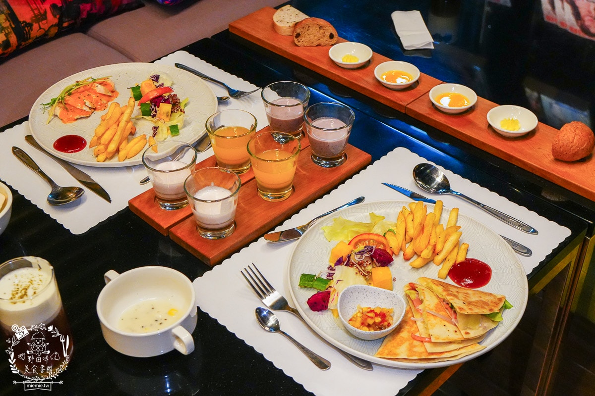 桃園住宿推薦| i hotel 電競時租旅館中壢旗艦館|24小時免費點心飲料吧+斯林百蘭名床+雙道隔音門打遊戲超過癮！