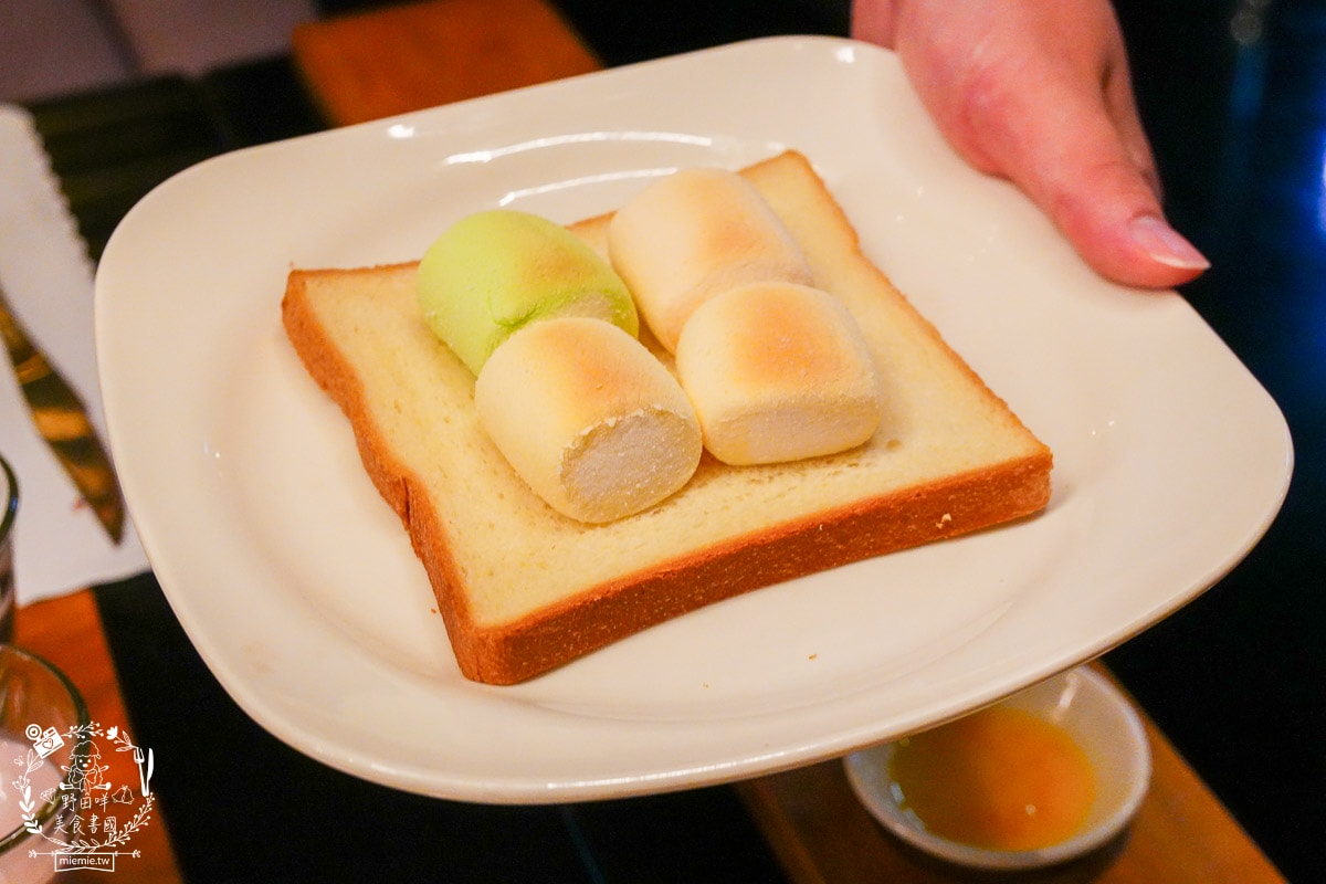 桃園住宿推薦| i hotel 電競時租旅館中壢旗艦館|24小時免費點心飲料吧+斯林百蘭名床+雙道隔音門打遊戲超過癮！