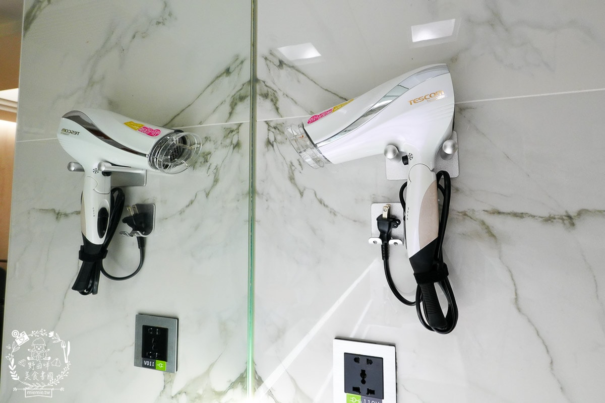 桃園住宿推薦| i hotel 電競時租旅館中壢旗艦館|24小時免費點心飲料吧+斯林百蘭名床+雙道隔音門打遊戲超過癮！