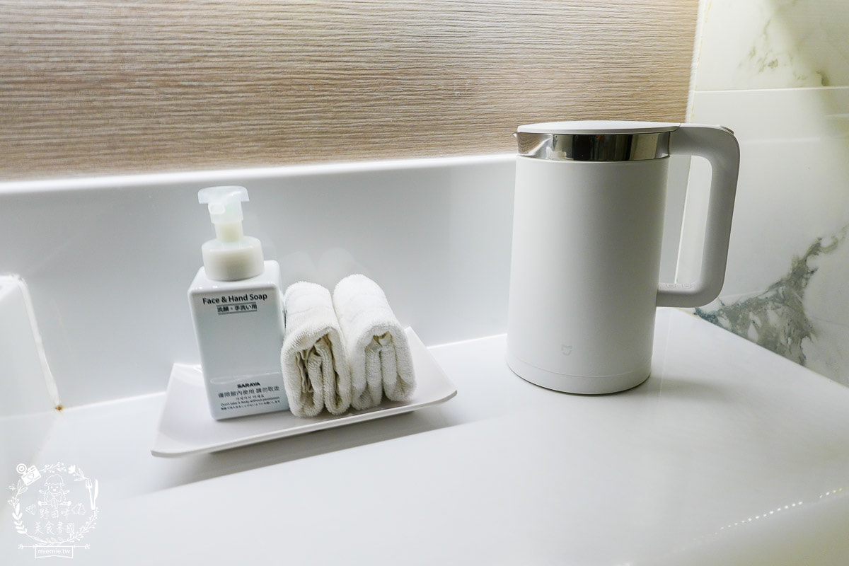 桃園住宿推薦| i hotel 電競時租旅館中壢旗艦館|24小時免費點心飲料吧+斯林百蘭名床+雙道隔音門打遊戲超過癮！