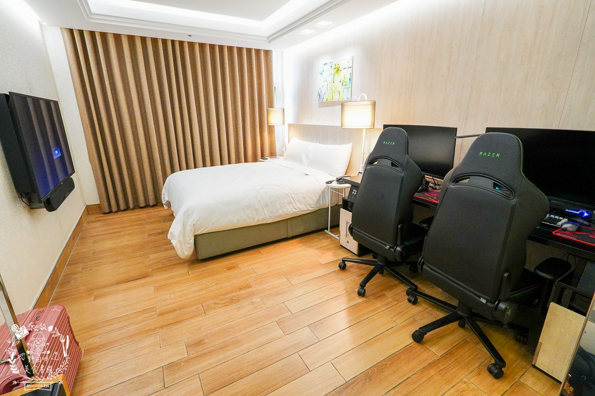 桃園住宿推薦| i hotel 電競時租旅館中壢旗艦館|24小時免費點心飲料吧+斯林百蘭名床+雙道隔音門打遊戲超過癮！