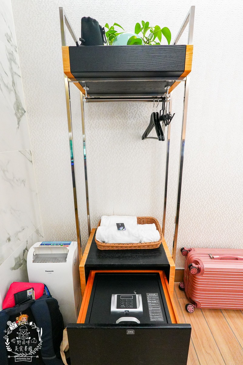 桃園住宿推薦| i hotel 電競時租旅館中壢旗艦館|24小時免費點心飲料吧+斯林百蘭名床+雙道隔音門打遊戲超過癮！