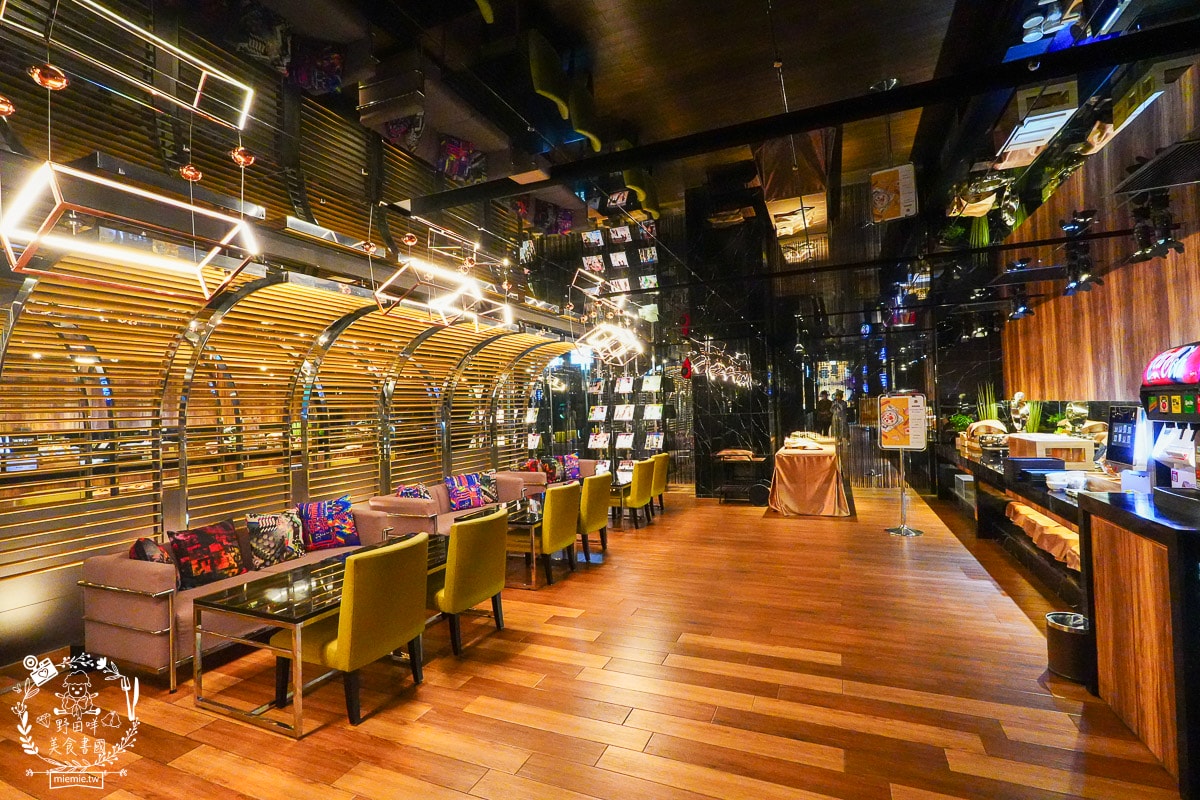 桃園住宿推薦| i hotel 電競時租旅館中壢旗艦館|24小時免費點心飲料吧+斯林百蘭名床+雙道隔音門打遊戲超過癮！