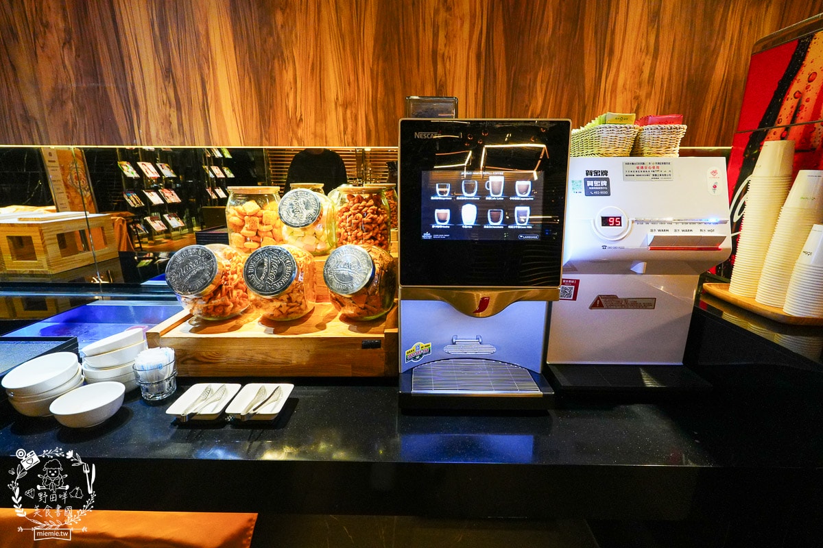 桃園住宿推薦| i hotel 電競時租旅館中壢旗艦館|24小時免費點心飲料吧+斯林百蘭名床+雙道隔音門打遊戲超過癮！