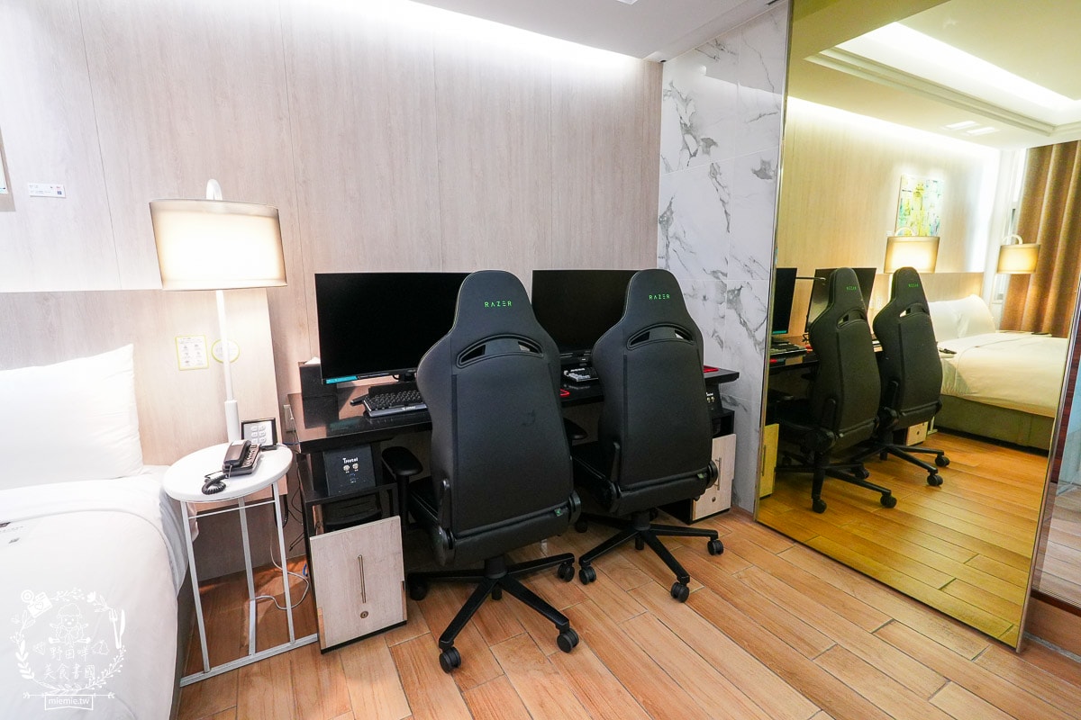 桃園住宿推薦| i hotel 電競時租旅館中壢旗艦館|24小時免費點心飲料吧+斯林百蘭名床+雙道隔音門打遊戲超過癮！