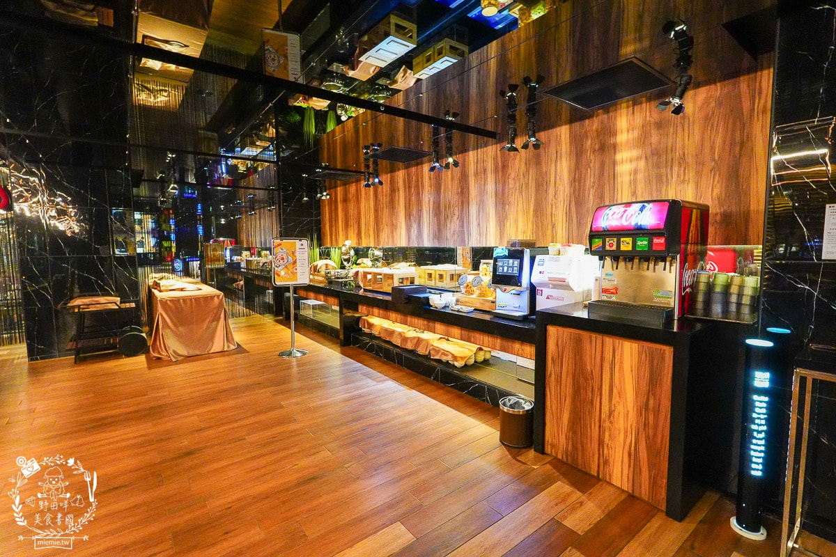 桃園住宿推薦| i hotel 電競時租旅館中壢旗艦館|24小時免費點心飲料吧+斯林百蘭名床+雙道隔音門打遊戲超過癮！