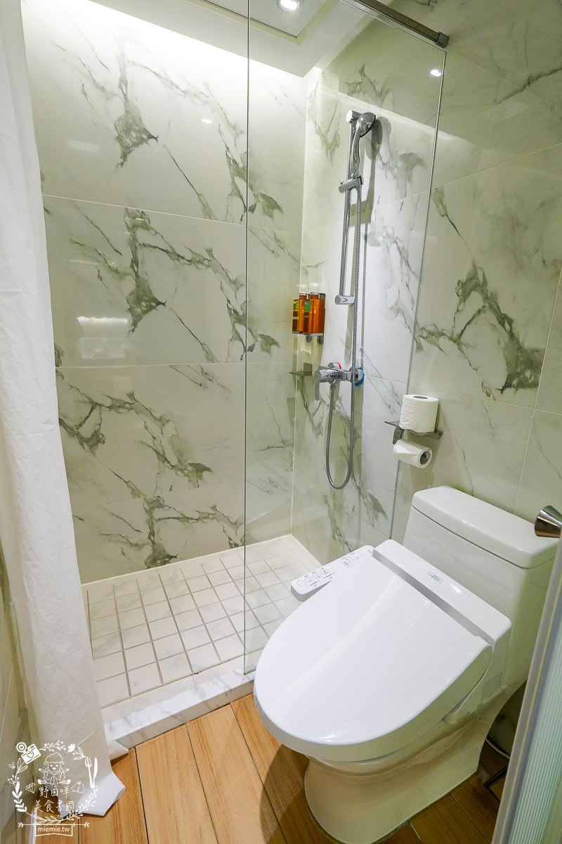 桃園住宿推薦| i hotel 電競時租旅館中壢旗艦館|24小時免費點心飲料吧+斯林百蘭名床+雙道隔音門打遊戲超過癮！