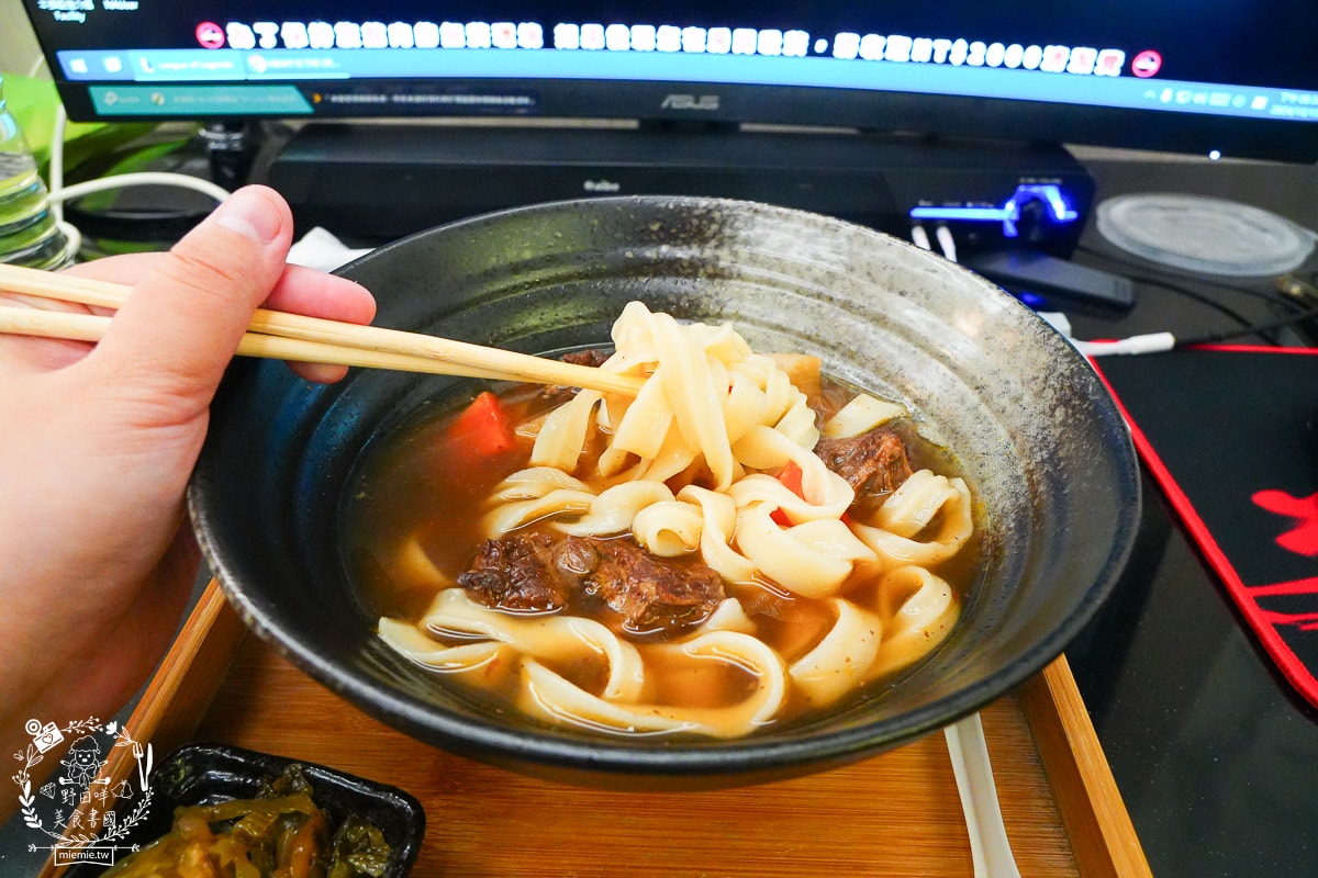 桃園住宿推薦| i hotel 電競時租旅館中壢旗艦館|24小時免費點心飲料吧+斯林百蘭名床+雙道隔音門打遊戲超過癮！