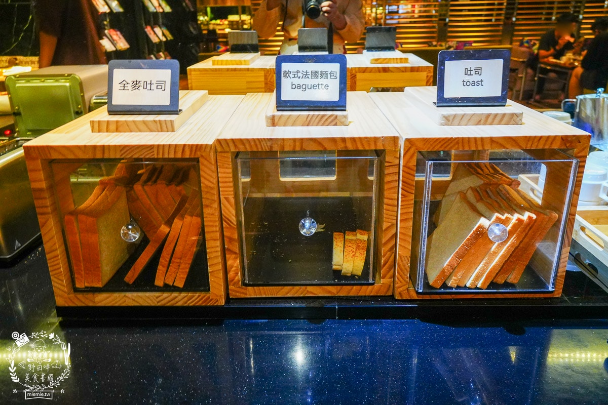 桃園住宿推薦| i hotel 電競時租旅館中壢旗艦館|24小時免費點心飲料吧+斯林百蘭名床+雙道隔音門打遊戲超過癮！