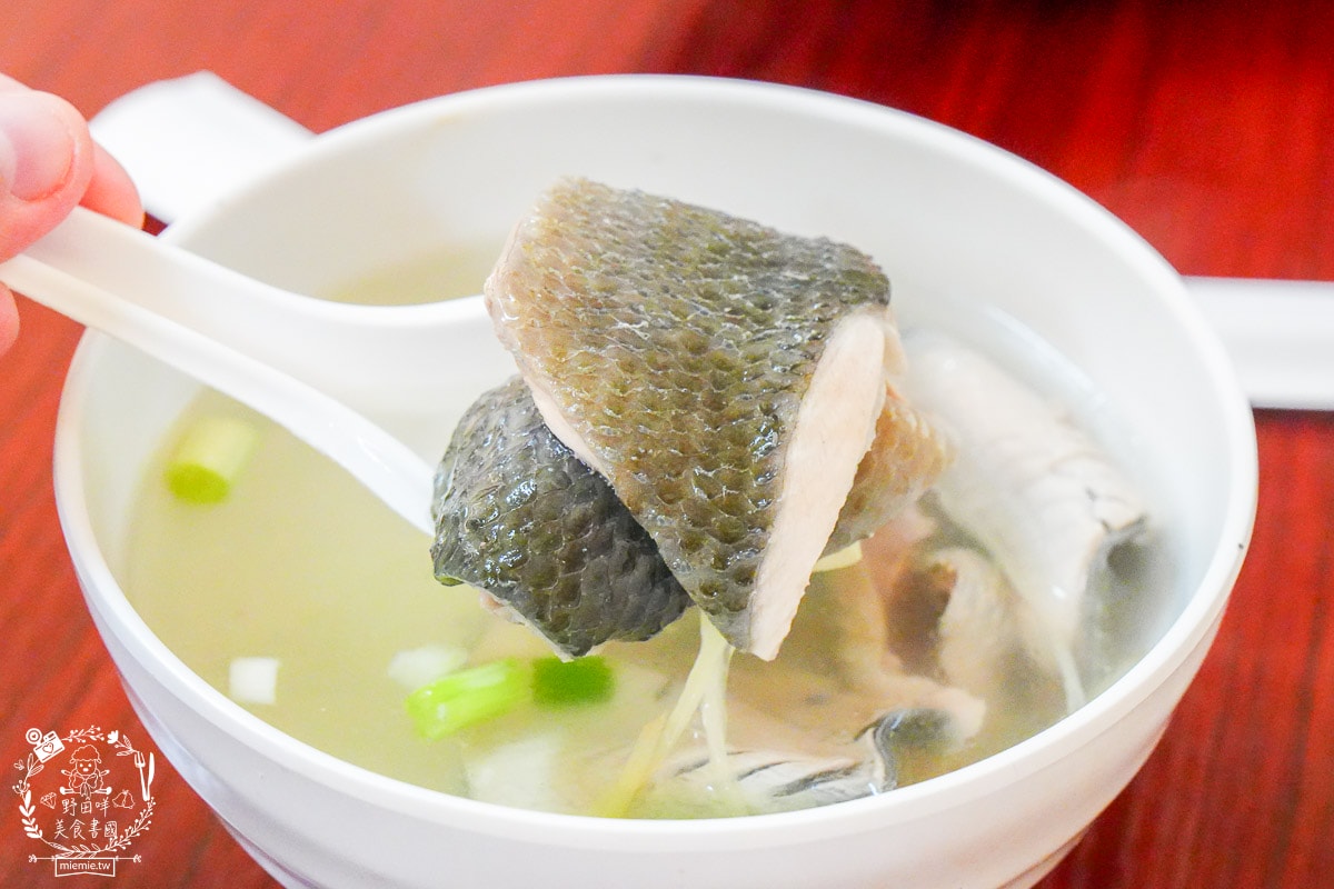 武廟南台鱔魚花枝意麵(光遠店)鳳山新開幕的鱔魚意麵!店面超大還有舒適的內用座位! - 第10張圖 武廟南台鱔魚花枝意麵(光遠店)鳳山新開幕的鱔魚意麵!店面超大還有舒適的內用座位!