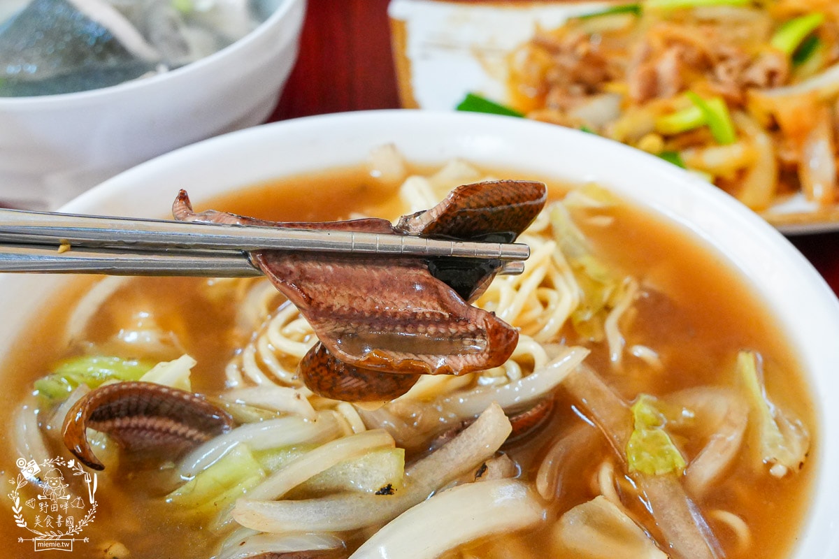 武廟南台鱔魚花枝意麵(光遠店)鳳山新開幕的鱔魚意麵!店面超大還有舒適的內用座位! - 第13張圖 武廟南台鱔魚花枝意麵(光遠店)鳳山新開幕的鱔魚意麵!店面超大還有舒適的內用座位!