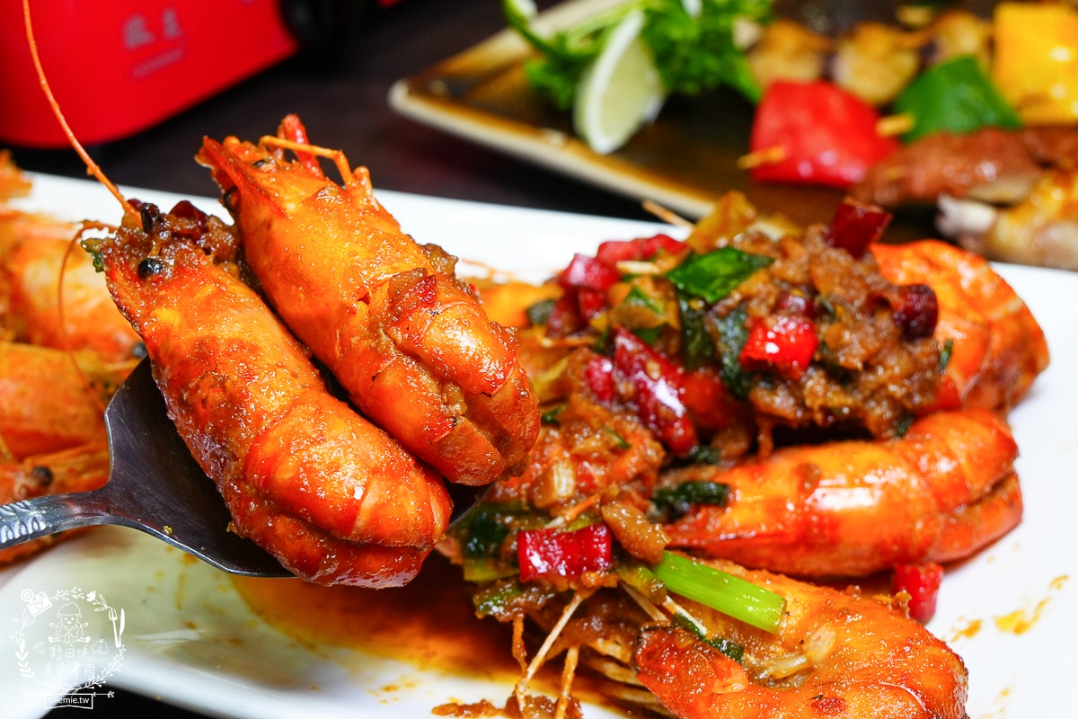 高雄泰國蝦推薦[四兩千金活蝦之家]超寬敞的庭園景觀餐廳！還有適合親子的大型溜滑梯！