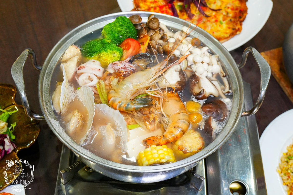 高雄泰國蝦推薦[四兩千金活蝦之家]超寬敞的庭園景觀餐廳！還有適合親子的大型溜滑梯！