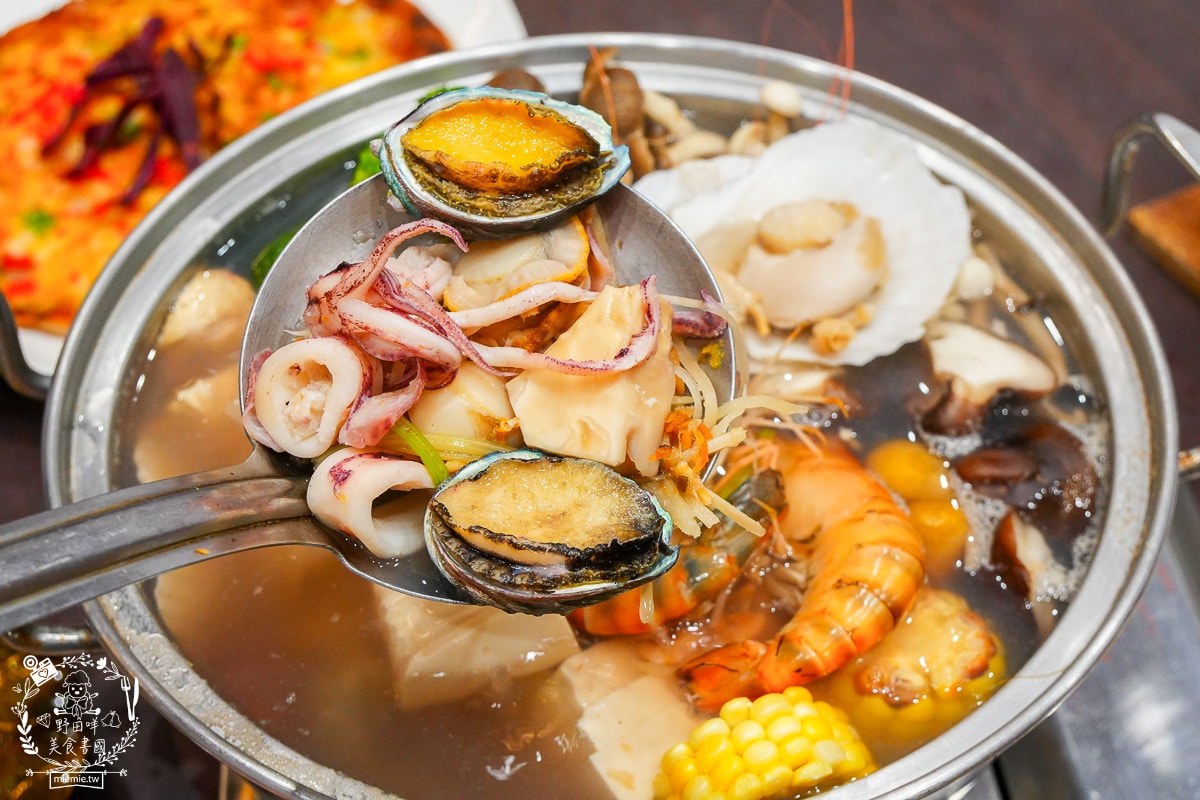 高雄泰國蝦推薦[四兩千金活蝦之家]超寬敞的庭園景觀餐廳！還有適合親子的大型溜滑梯！