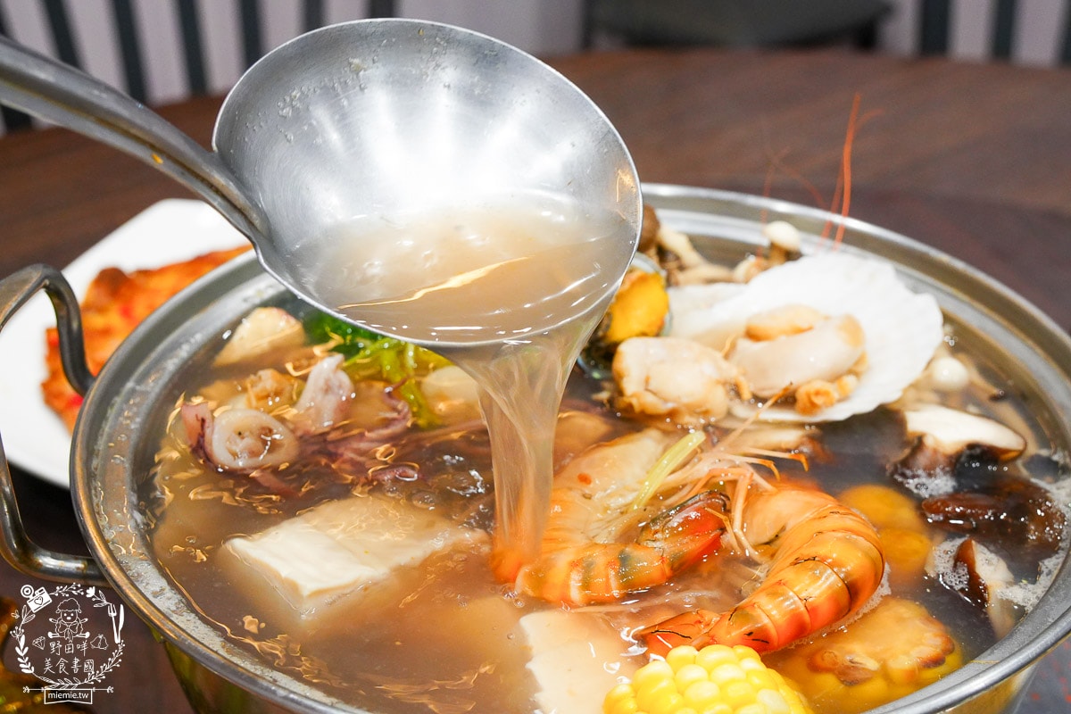 高雄泰國蝦推薦[四兩千金活蝦之家]超寬敞的庭園景觀餐廳！還有適合親子的大型溜滑梯！