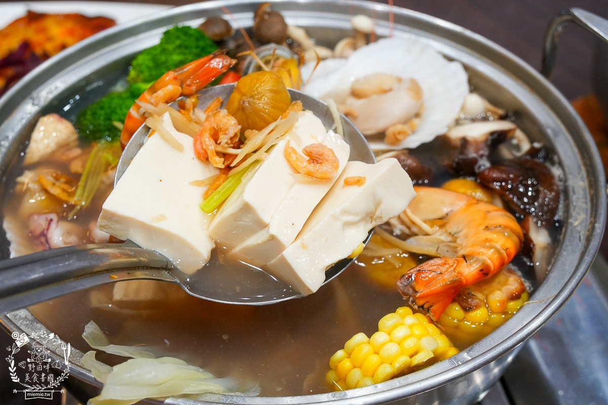 高雄泰國蝦推薦[四兩千金活蝦之家]超寬敞的庭園景觀餐廳！還有適合親子的大型溜滑梯！