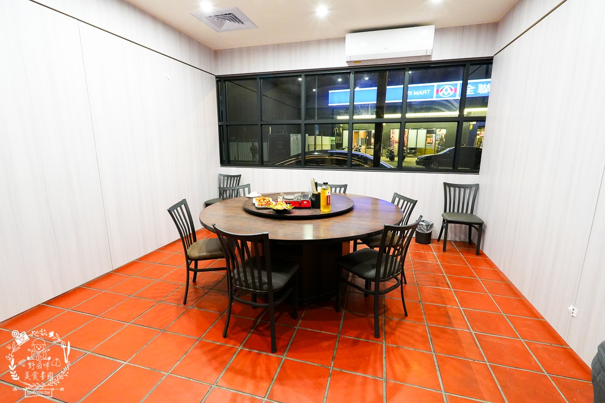 高雄泰國蝦推薦[四兩千金活蝦之家]超寬敞的庭園景觀餐廳！還有適合親子的大型溜滑梯！