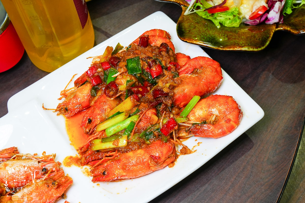 高雄泰國蝦推薦[四兩千金活蝦之家]超寬敞的庭園景觀餐廳！還有適合親子的大型溜滑梯！