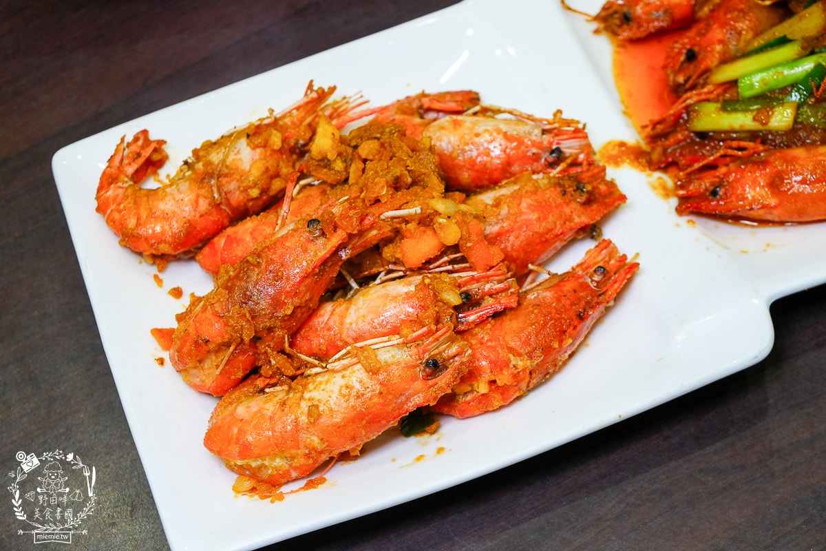 高雄泰國蝦推薦[四兩千金活蝦之家]超寬敞的庭園景觀餐廳！還有適合親子的大型溜滑梯！