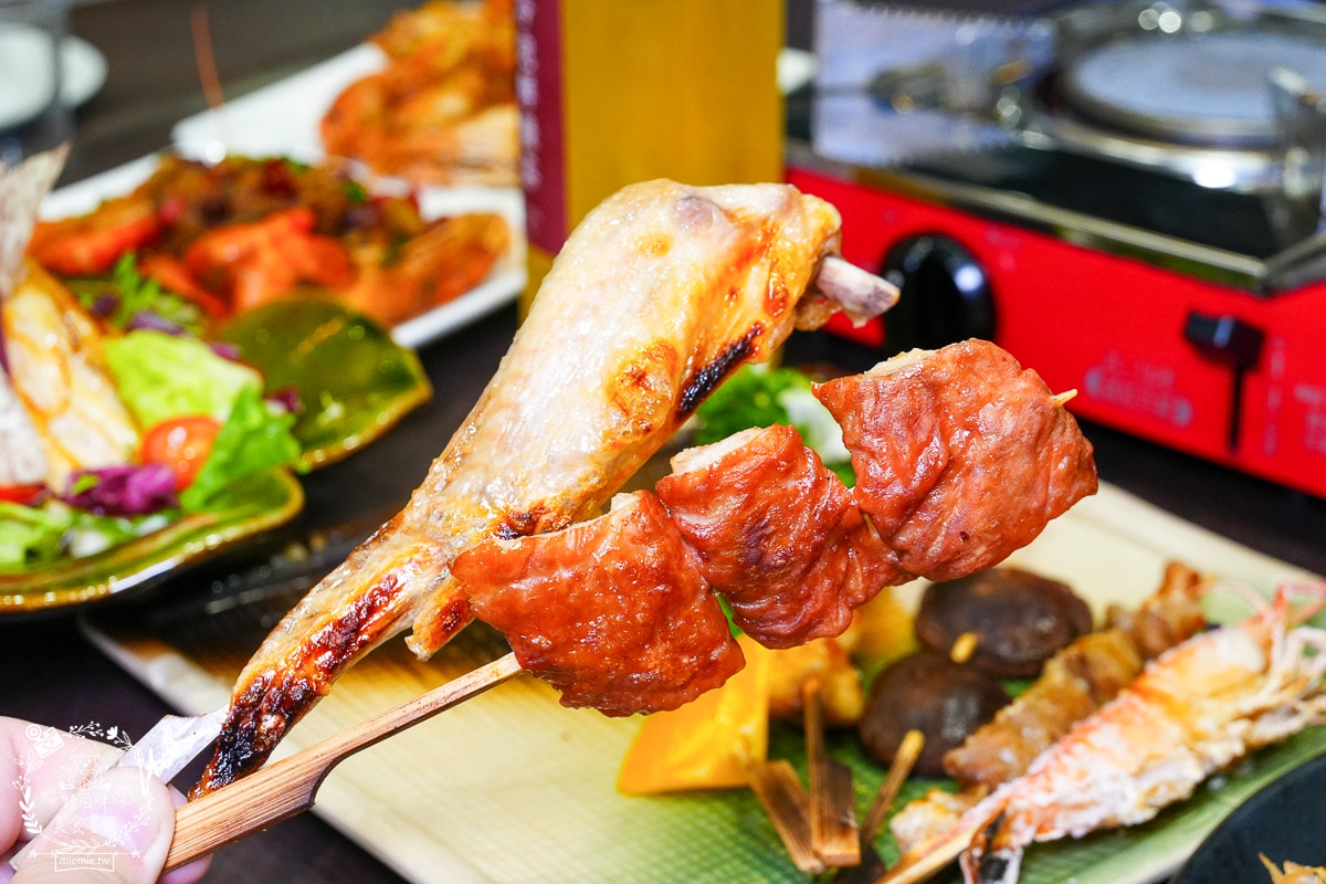 高雄泰國蝦推薦[四兩千金活蝦之家]超寬敞的庭園景觀餐廳！還有適合親子的大型溜滑梯！