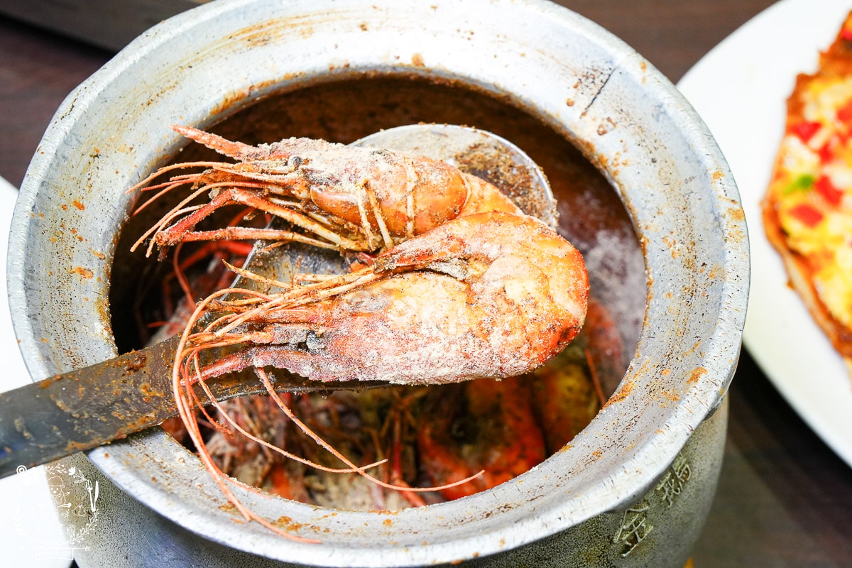 高雄泰國蝦推薦[四兩千金活蝦之家]超寬敞的庭園景觀餐廳！還有適合親子的大型溜滑梯！