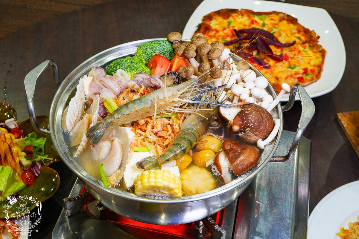 高雄泰國蝦推薦[四兩千金活蝦之家]超寬敞的庭園景觀餐廳！還有適合親子的大型溜滑梯！