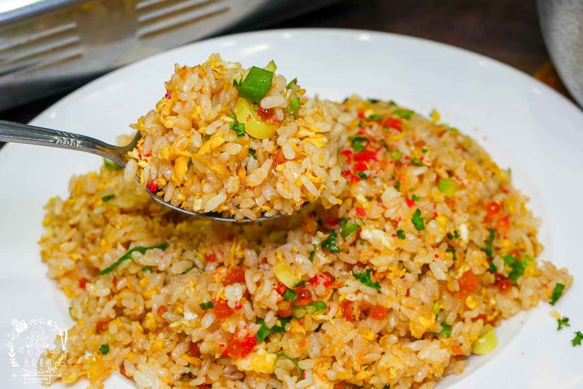 高雄泰國蝦推薦[四兩千金活蝦之家]超寬敞的庭園景觀餐廳！還有適合親子的大型溜滑梯！