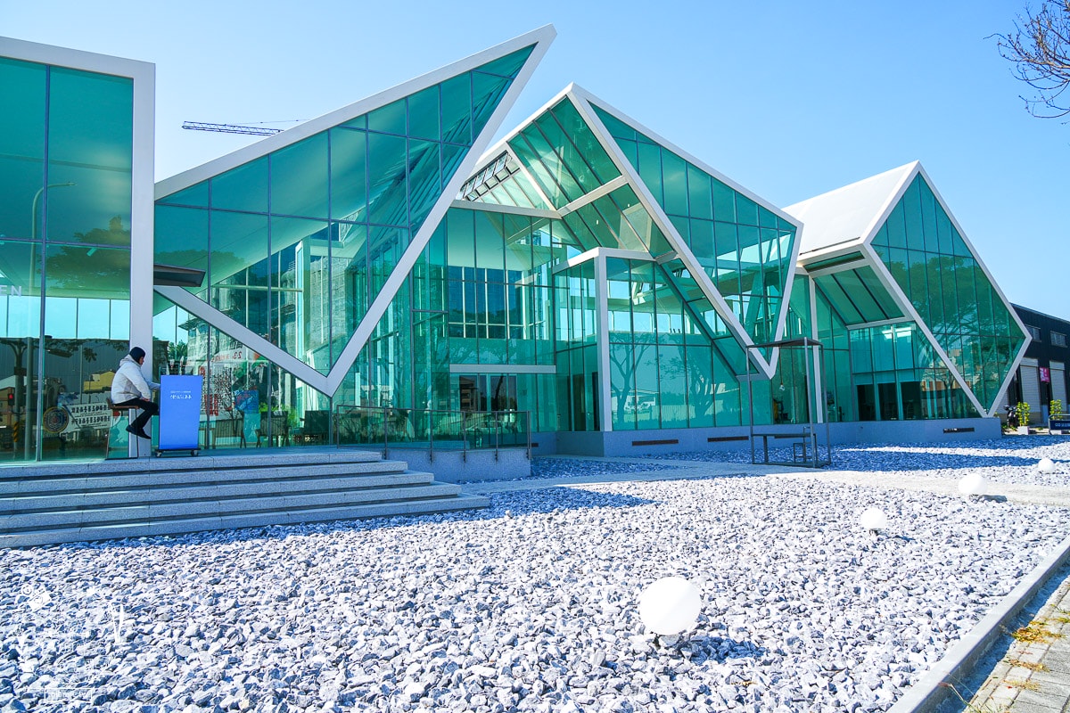 台南網美景點[坐忘林幾何館]耗資上千萬打造的網美拍照景點！賞屋抽機票還有免費咖啡！