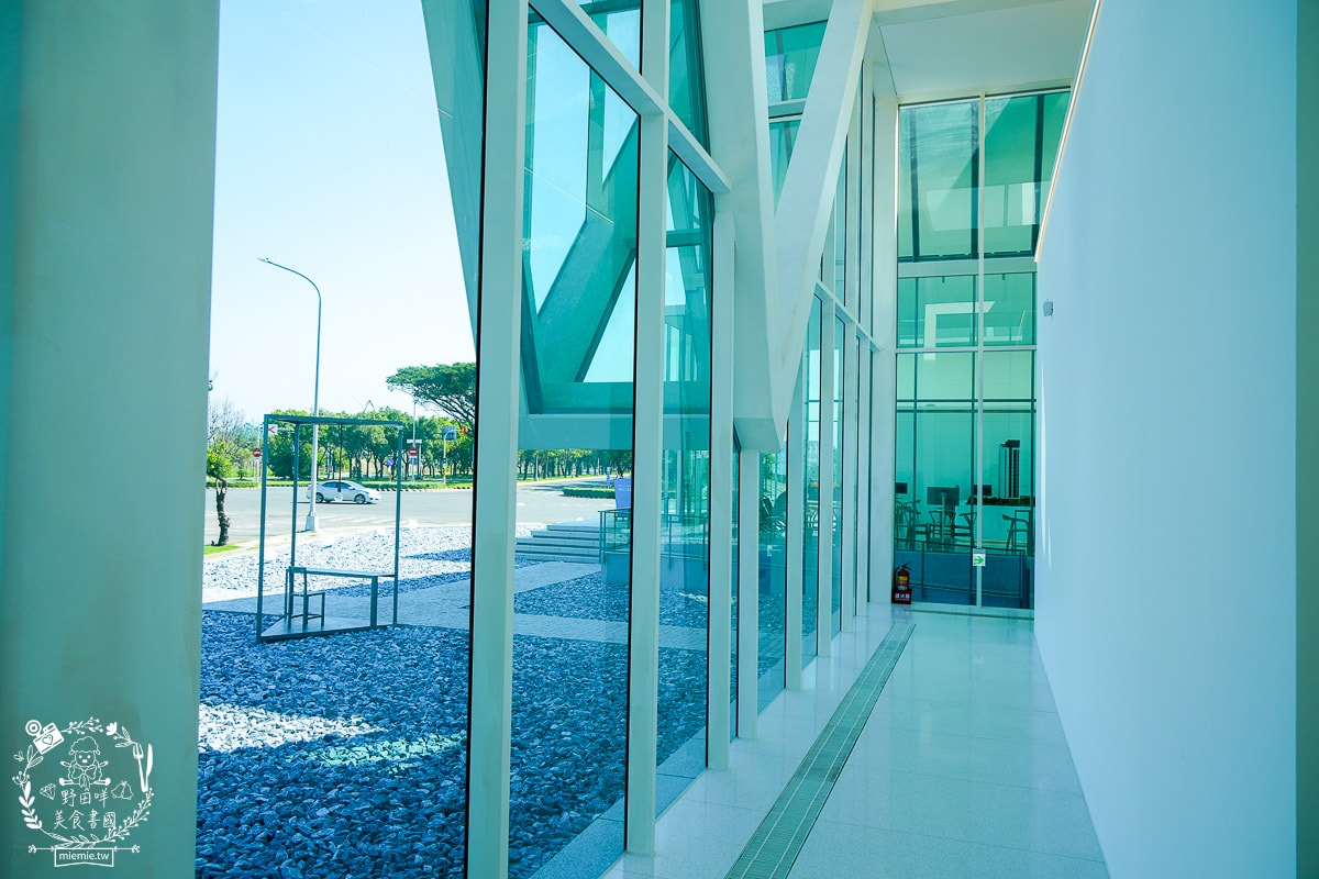 台南網美景點[坐忘林幾何館]耗資上千萬打造的網美拍照景點！賞屋抽機票還有免費咖啡！