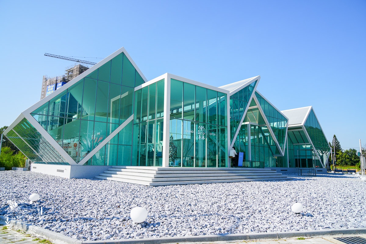 台南網美景點[坐忘林幾何館]耗資上千萬打造的網美拍照景點！賞屋抽機票還有免費咖啡！