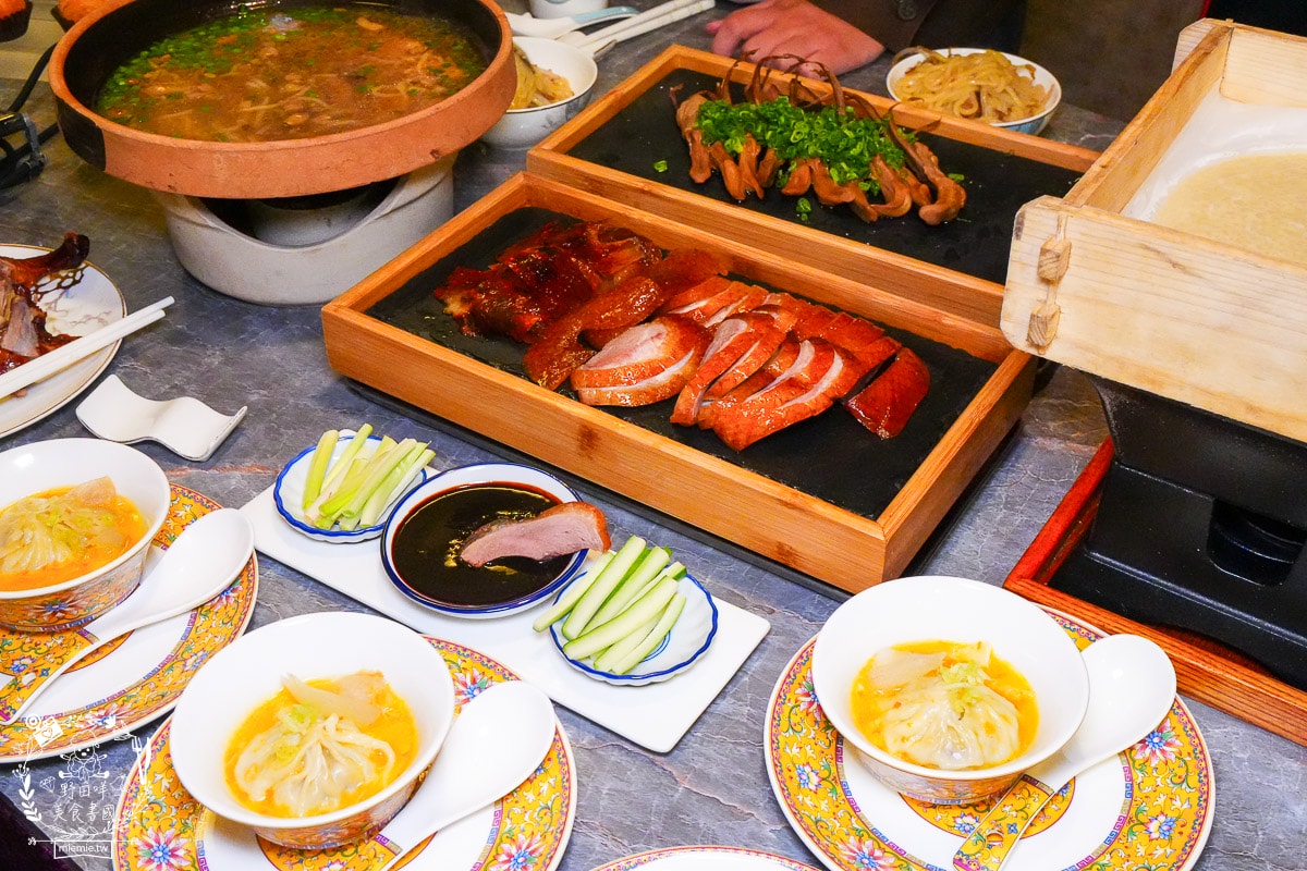 台南烤鴨推薦[墨川四川樟茶烤鴨安平店]平均一個人不到600元的冬至烤鴨大餐！金黃酥脆的烤鴨銷魂好吃！