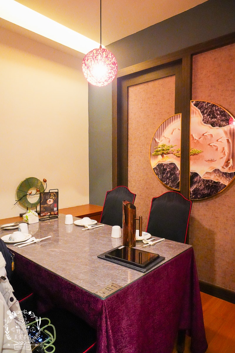 台南烤鴨推薦[墨川四川樟茶烤鴨安平店]平均一個人不到600元的冬至烤鴨大餐！金黃酥脆的烤鴨銷魂好吃！