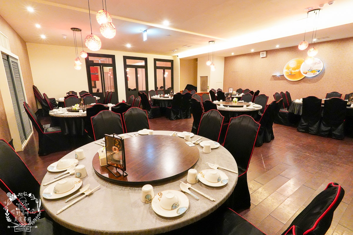 台南烤鴨推薦[墨川四川樟茶烤鴨安平店]平均一個人不到600元的冬至烤鴨大餐！金黃酥脆的烤鴨銷魂好吃！