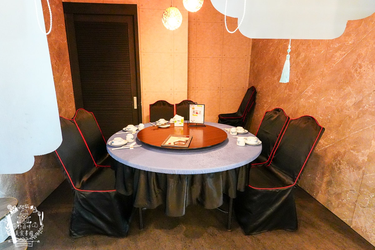 台南烤鴨推薦[墨川四川樟茶烤鴨安平店]平均一個人不到600元的冬至烤鴨大餐！金黃酥脆的烤鴨銷魂好吃！